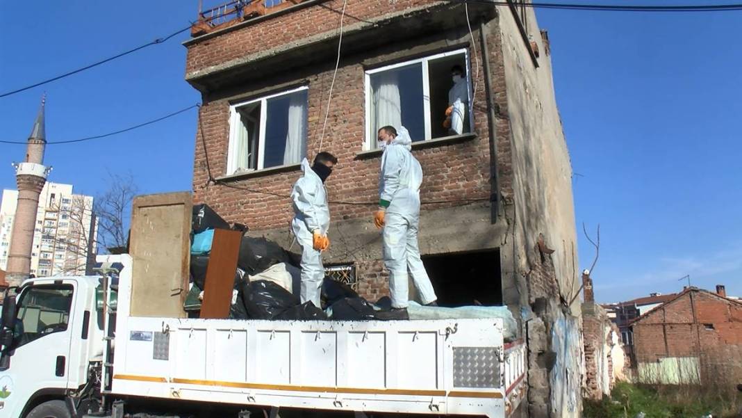 'Her şeyimi alıyorsunuz' diyerek kamyonun peşinden koştu! Komşuları ihbar etmişti 7